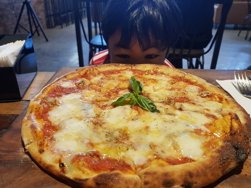 Kermit Manila 5 Cheese Pizza